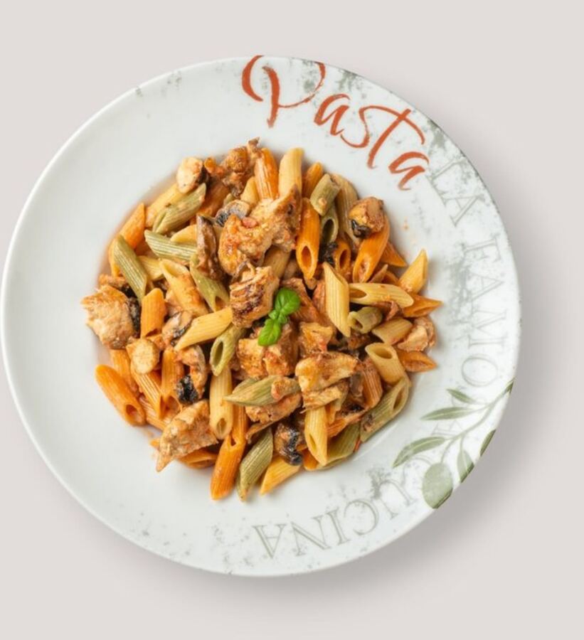 Penne della Casa mit Hähnchen und Champignons