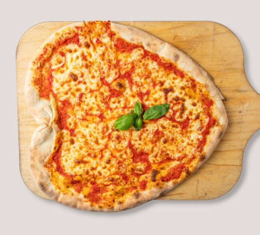 Pizza Margherita aus dem Steinofen